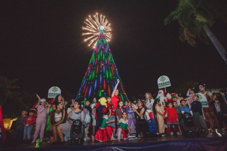 MÉRIDA | Unidos las y los meridanos disfrutan de la fiesta de bienvenida a la temporada navideña.