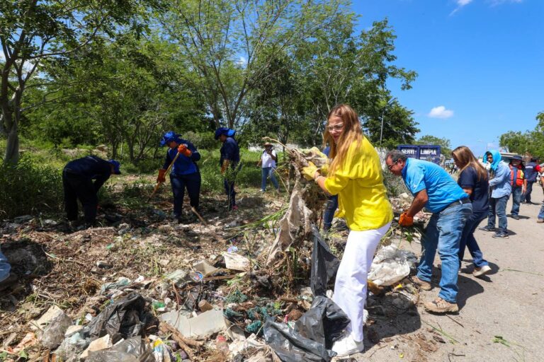 #Mérida | Cecilia Patrón encabeza limpieza en Ciudad Caucel; “Una Mérida limpia es tarea de todos”, afirma la edil.