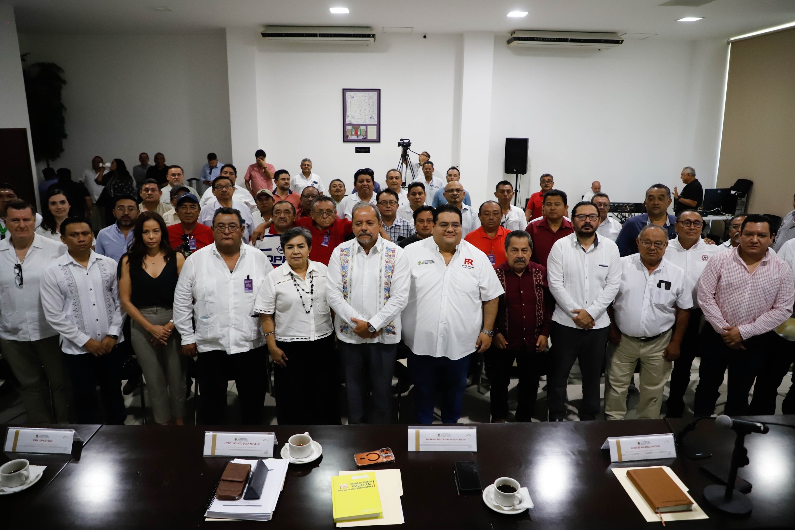 #CongresoLocal | Congreso del Estado recibe a agrupaciones de taxistas de Yucatán