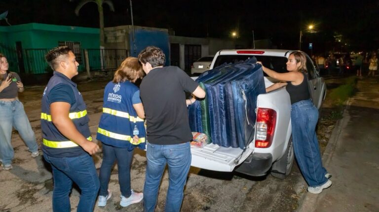 #Mérida | Ayuntamiento de Mérida atiende a familias afectadas por incendio en asentamiento del sur de la ciudad.